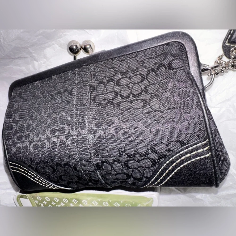 Coach rare vintage Y2K Soho Kisslock Wristlet signature jacquard leather - Picture 17 of 17